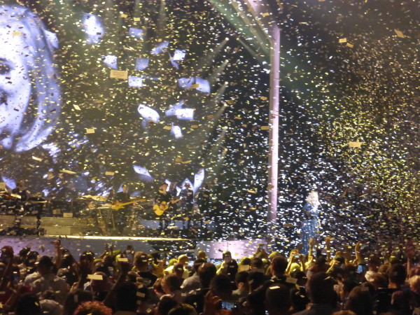 Confetti during Rolling in the Deep to close out the show!